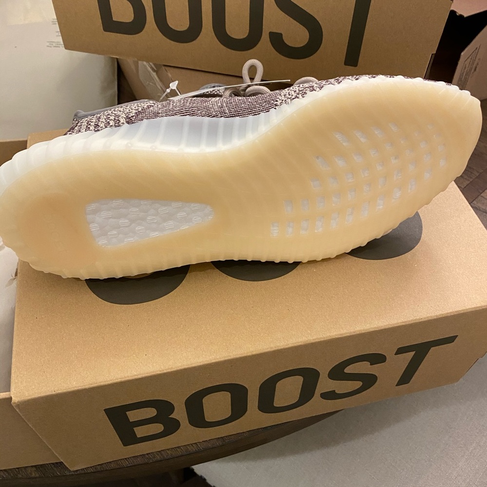 Sold! Yeezy boost 350 - Picture 4 of 4